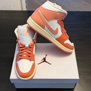 Nike Woman’s Air Jordan 1 Mid